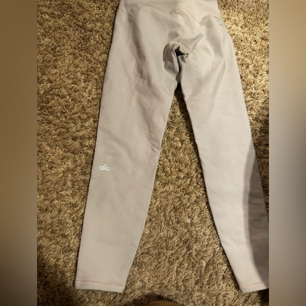 Alo yoga 7/8 high waisted airbrush leggings in lavender cloud